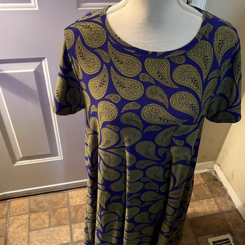 LuLaRoe Carly Hi Low Hem Tshirt Dress Size Medium M Green Blue Paisley Cute EUC